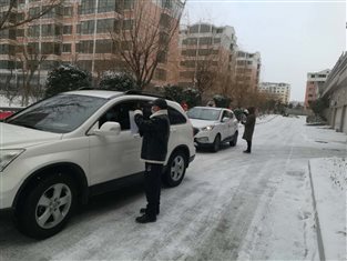 藍海投資張龍陽、侯杰，天福雅苑卡點執(zhí)勤.jpg